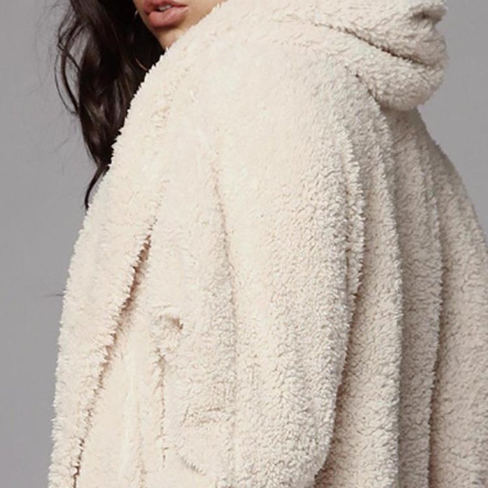 Women's Teddy Coat & Shorts Set - Picture 3 of 6